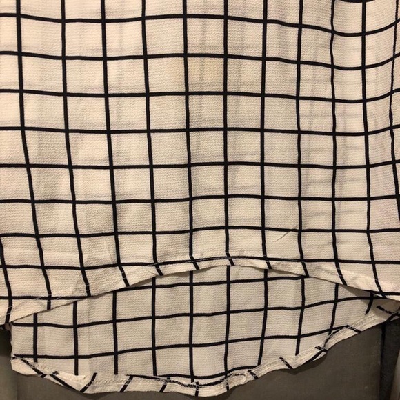 Feels like rayon or polyester and loose size small - Picture 3 of 4